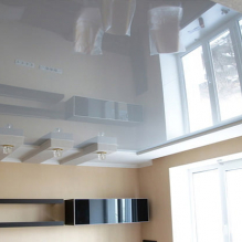 Varianten van het ontwerp van spanplafonds in de keuken-3
