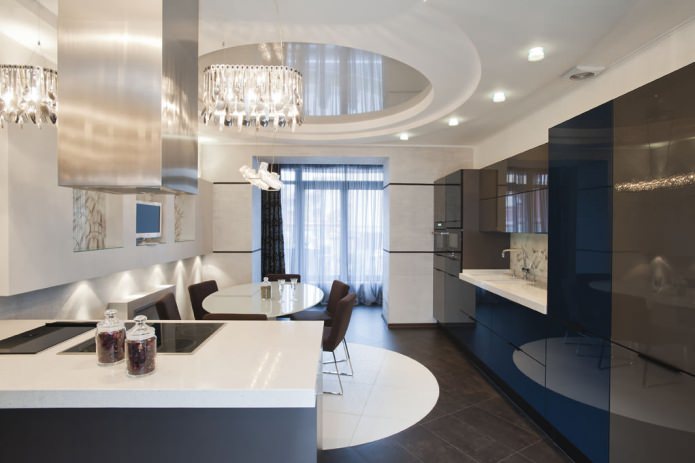 Spanplafondontwerp in de keuken