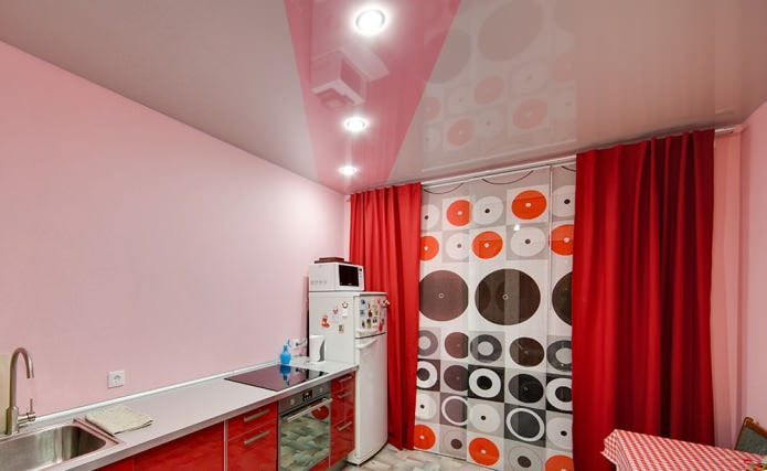 Spanplafond in een kleine keuken