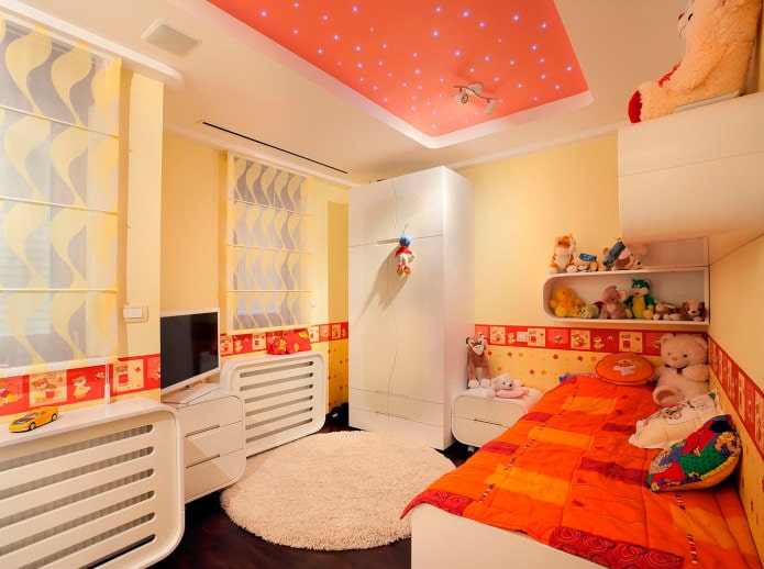 Wit en oranje plafond