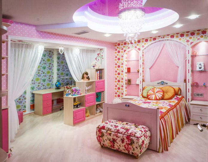 spanplafond in het interieur van de kinderkamer voor een meisje