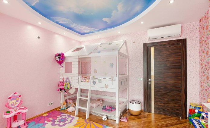 Spanplafond met twee niveaus voor een kinderkamer