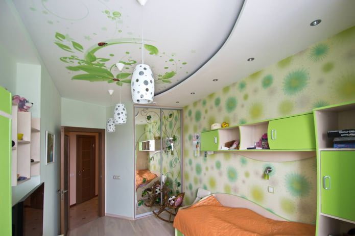 spanplafond in het interieur van een kinderkamer