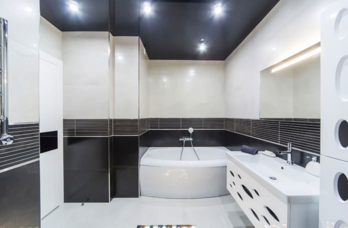 zwart-witte badkamer