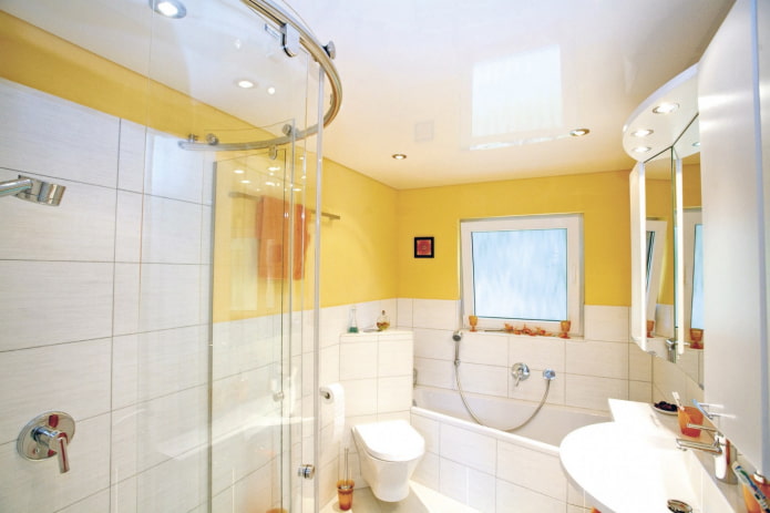wit-gele badkamer