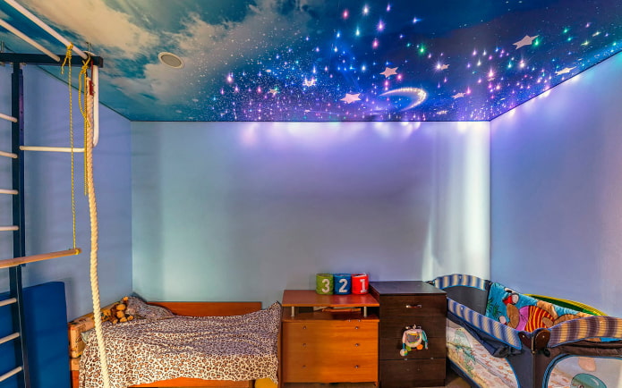 plafond met sterrenhemel in de kinderkamer