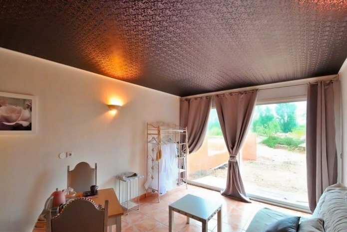 gestructureerd spanplafond in het interieur