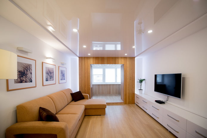 spanplafond met spots in het interieur