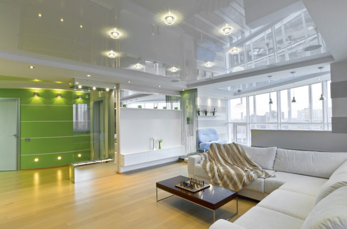 spanplafond met spots in het interieur