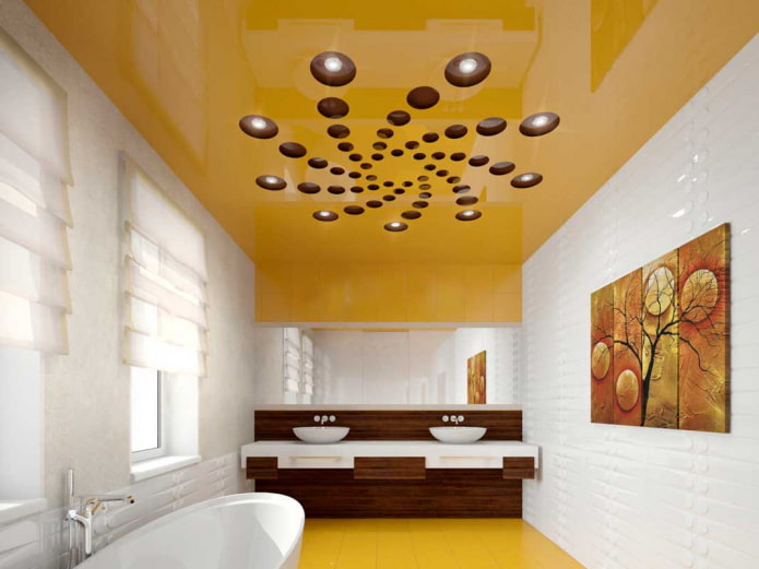 geel spanplafond in het interieur