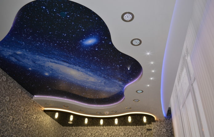 spanplafond met afbeelding van een sterrenhemel