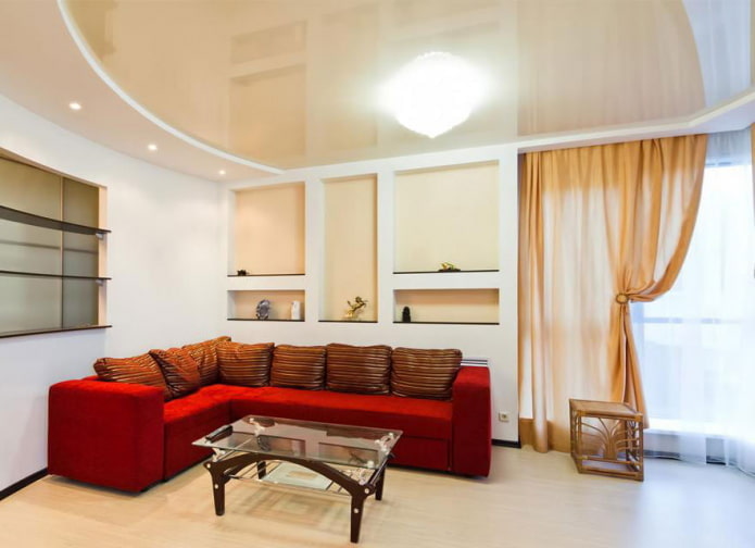 Lichte muren en beige plafond