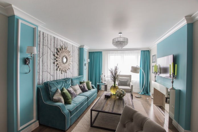 Blauwe kleur in het interieur van de woonkamer met een open haard