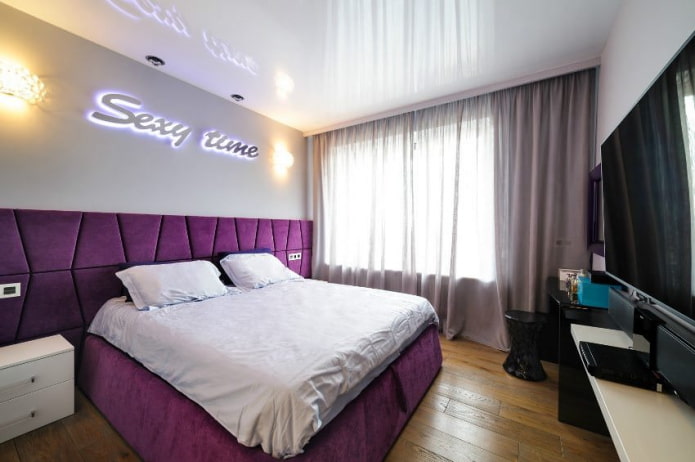 glanzend spanplafond in de slaapkamer