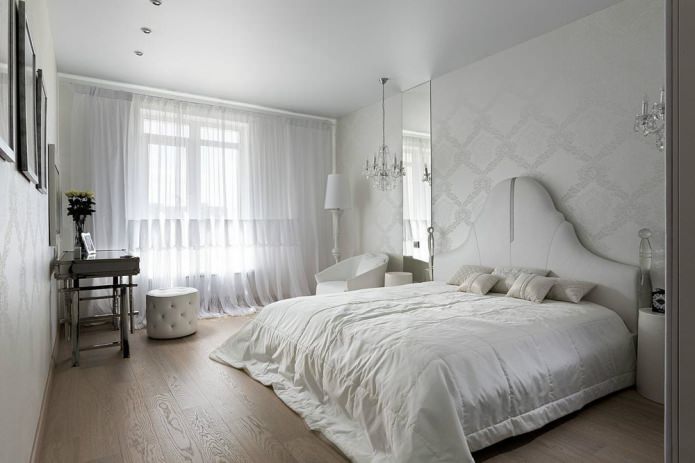 satijnen spanplafond in de slaapkamer