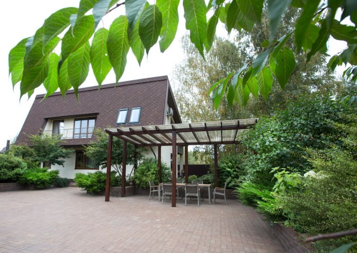 Overkapping voor de eetkamer