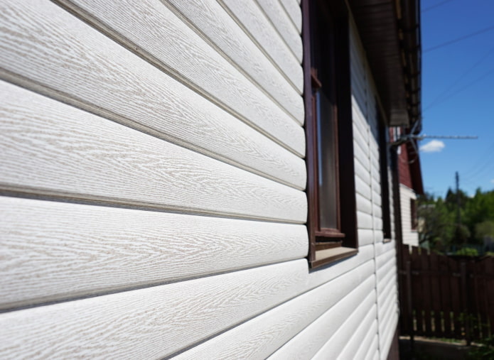 vinyl gevelbekleding op een huis