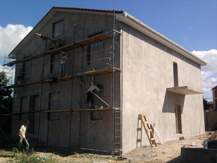 betonpleister voor de gevel