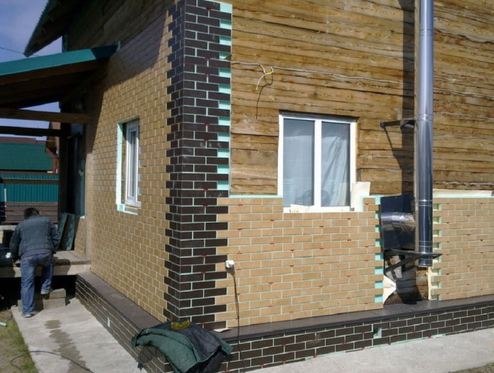 gevelthermische panelen aan het huis