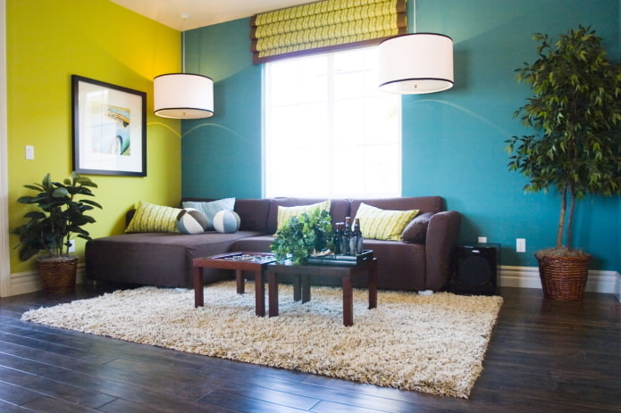 gele en turquoise woonkamer