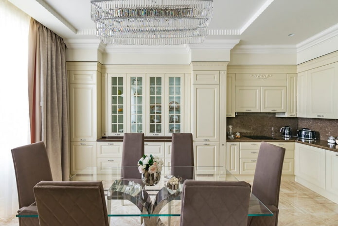 keukeninterieur in neoklassieke stijl