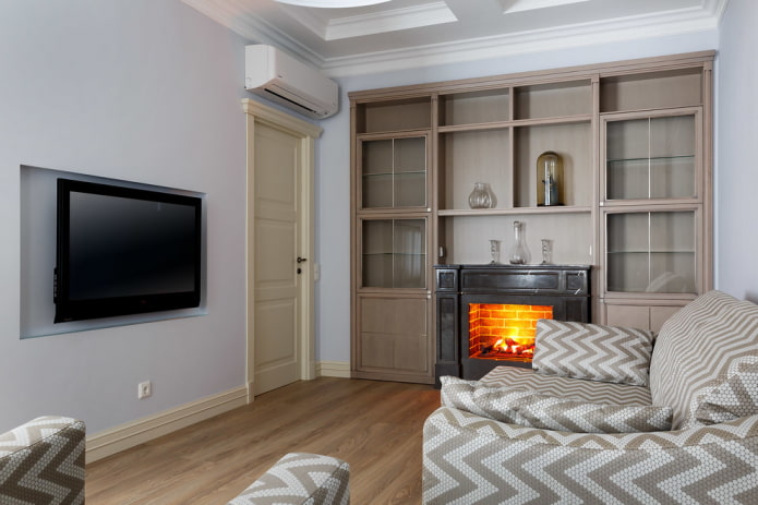 TV in een nis in de muur in het interieur