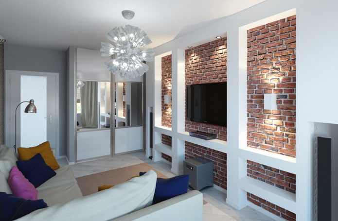 TV in een nis met achtergrondverlichting aan de binnenkant