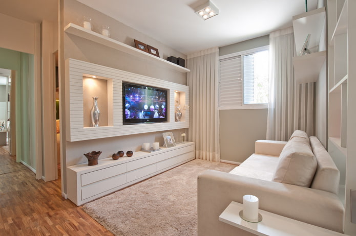 TV in een nis in het interieur van de woonkamer