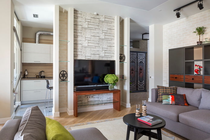 TV in een nis in een scheidingswand in het interieur