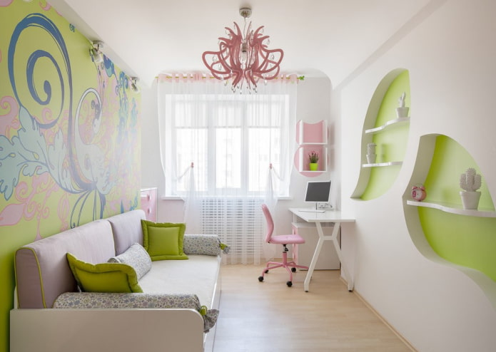 muur met nissen met figuren in het interieur