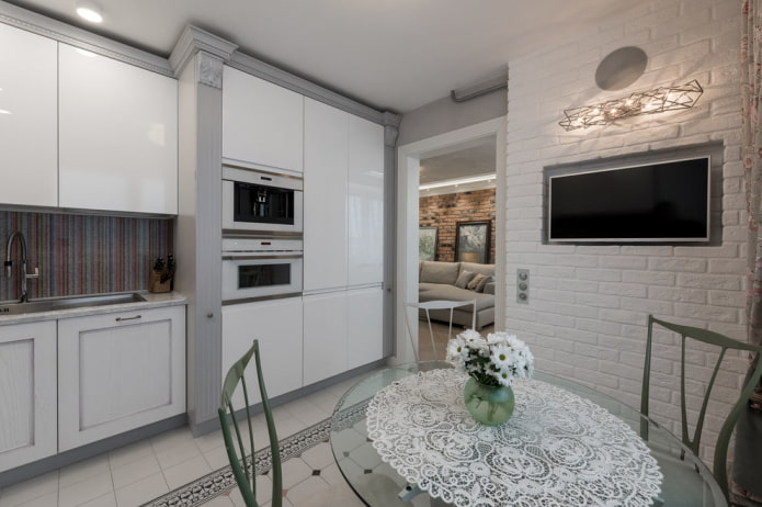 nis met baksteen in het interieur van de keuken