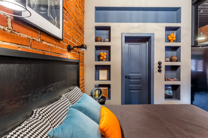 muur met nissen in het interieur