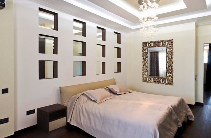 nissen met spiegels in het interieur