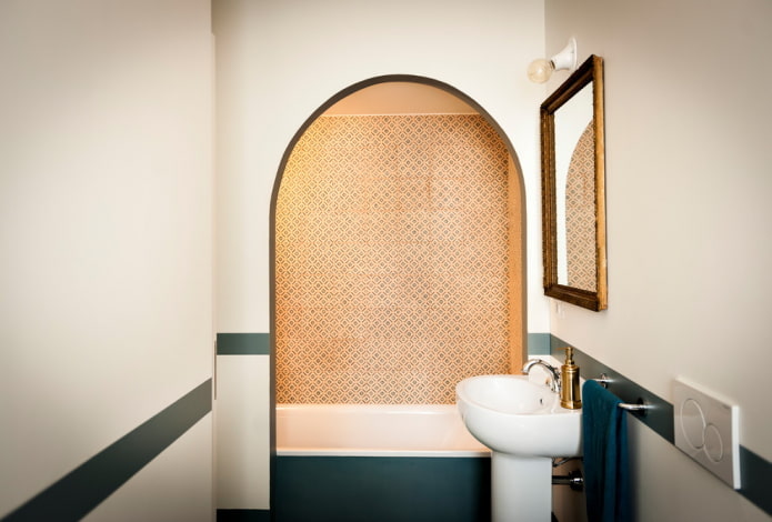 gefigureerde nis in het interieur van de badkamer