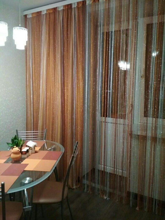 mousseline in het keukeninterieur