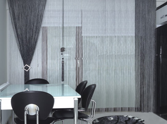 koordgordijnen in het keukeninterieur