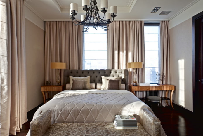 effenkleurige nachtgordijnen in de slaapkamer