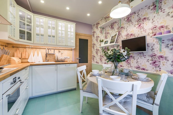 behang met bloemen in de keuken