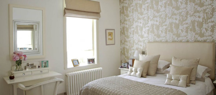 beige behang met patroon