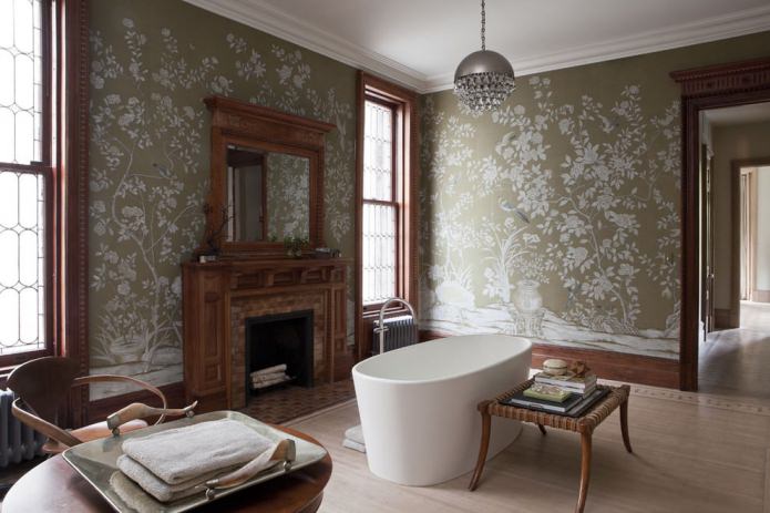 groen behang in het interieur van de badkamer met open haard