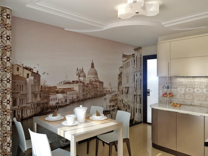 beige behang met stadsafbeelding