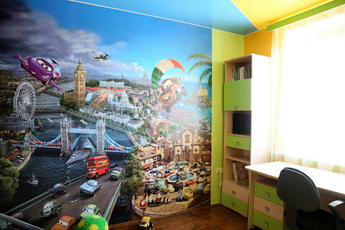 behang met afbeelding van een stad in een kinderkamer