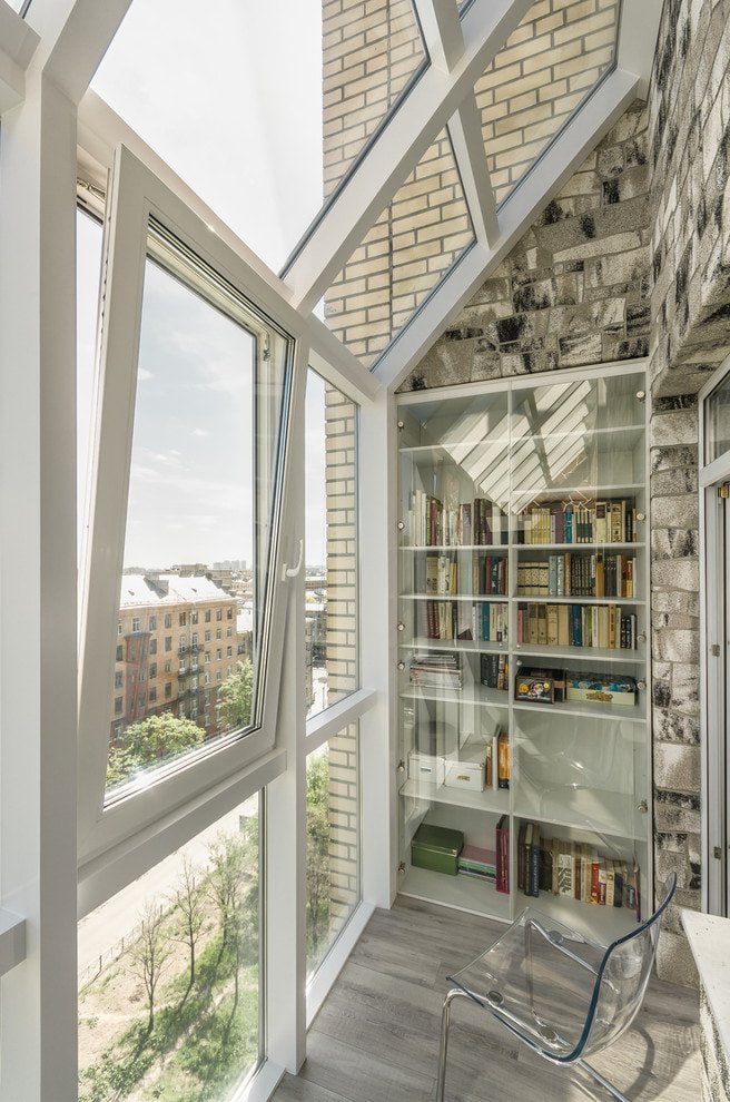 stenen muren op het balkon
