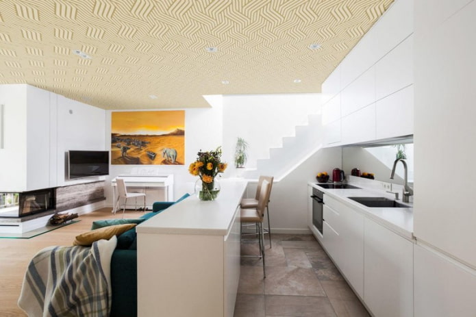 beige plafondbehang in het interieur