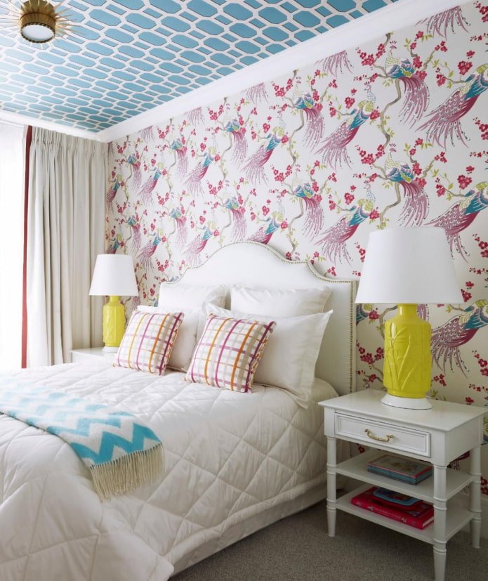 blauw plafondbehang in het interieur