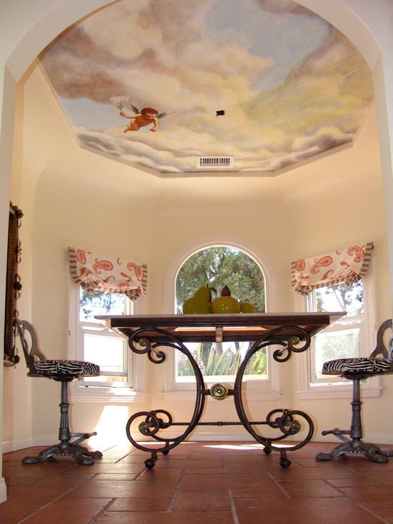 interieur met fresco plafondbehang