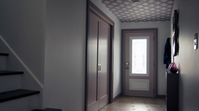 plafondbehang in de gang interieur