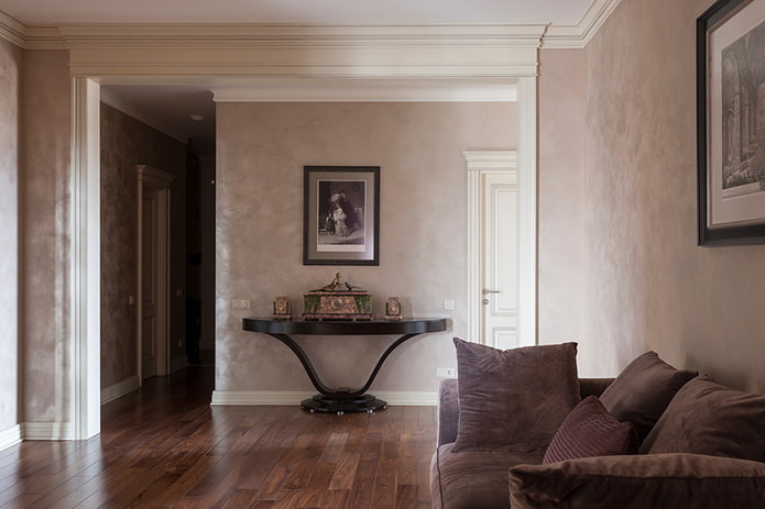 Klassiek Venetiaans pleisterwerk in het interieur 