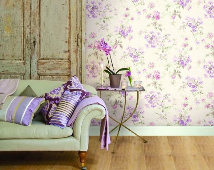 papieren behang met bloemenprint