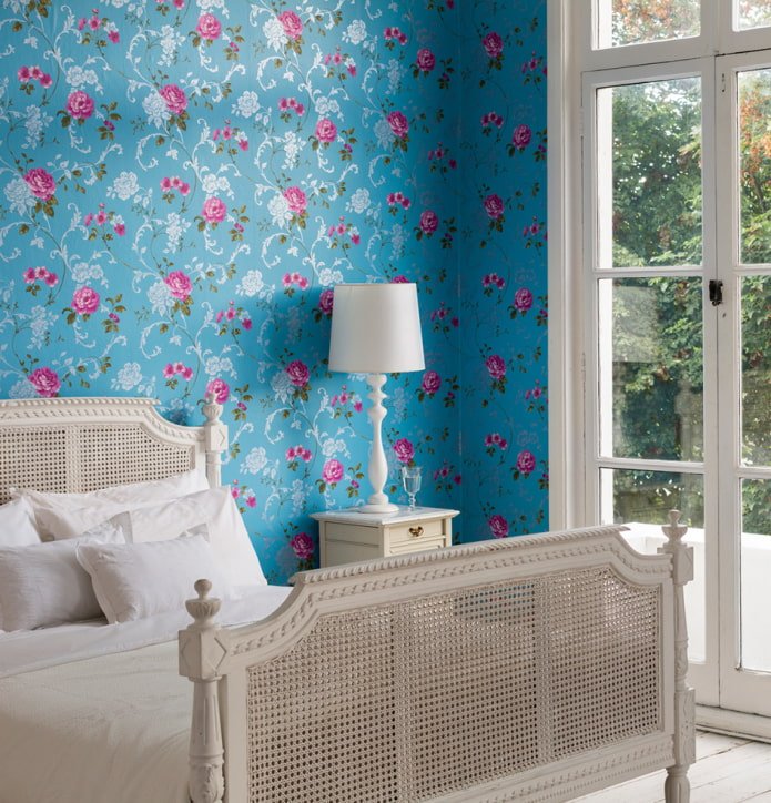 behang met rozen in het interieur